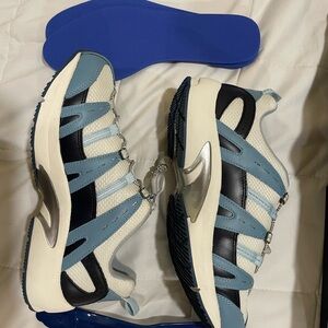Dr. Comfort sneakers Women size 9